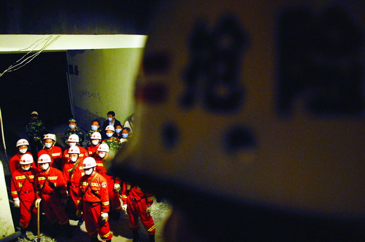 总要做点事,大不了一死 长沙入川农民志愿者