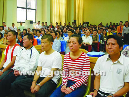 贵阳亿万富翁遭妻谋杀案开庭(组图)