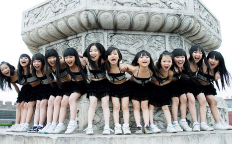 组图:超可爱奥运<em>儿童</em>啦啦队 平均年龄7岁_图片