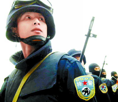 组图:威猛神秘的成都公安黑豹特警大队