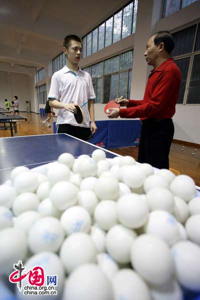 乒乓球王国的乒乓迷[组图]