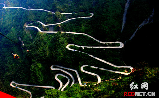 山的著名景点:渠道通天。这条路弯过99道弯,全