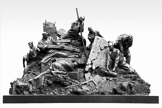 大型群雕《生死时刻》