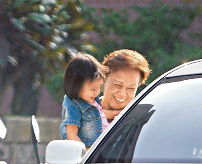 王仁甫布裹儿子防曝光 <em>季芹</em>密训<em>女儿</em>练双语