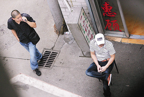 杭州上演警匪大战 22名赌徒当街被抓(组图)