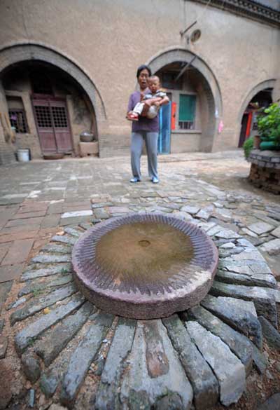 这是平陆县张店镇一处地窨院内曾经用来磨面的