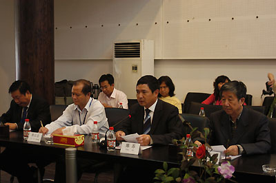 第五届中国网络媒体江西行参观考察先锋软件学院