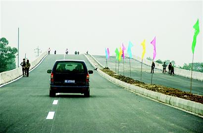 什邡生命线通车 成都到什邡40分钟(组图)