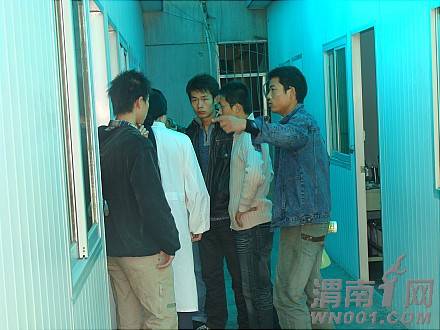 陕西渭南学校81名学生疑似食物中毒(组图)