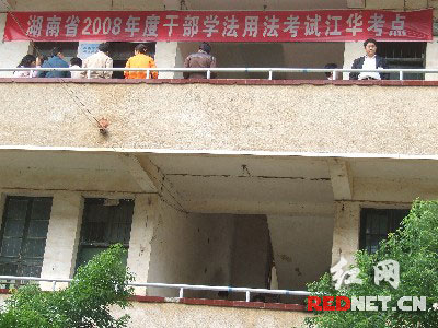 江华县八千干部职工参加学法用法考试(图)