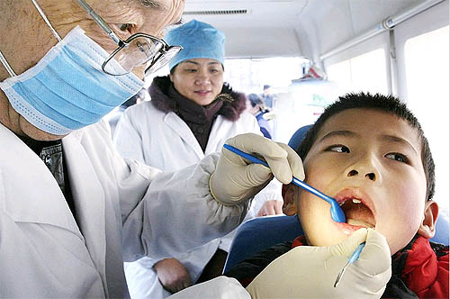 沙将建首个护齿基地 16岁以下可免费涂氟防虫牙