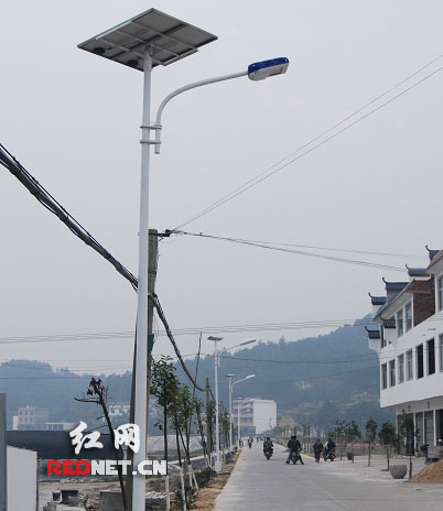 南岳区实现村通太阳能路灯(图)