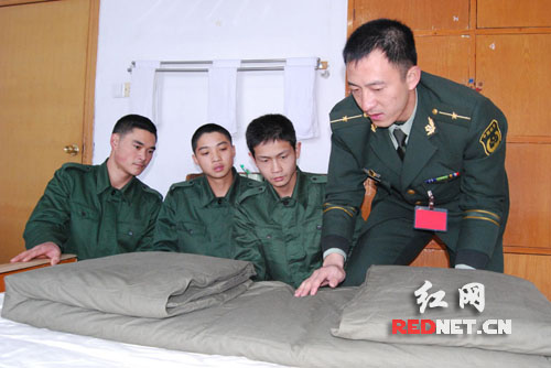 300新兵抵达湖南省消防总队(组图)
