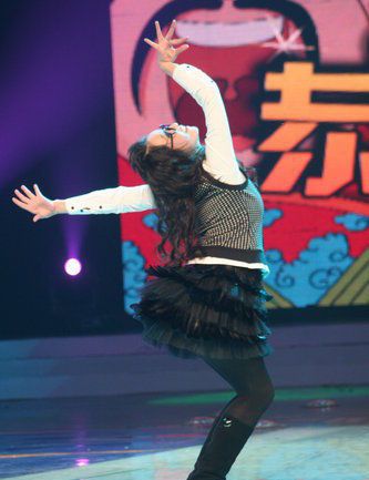 林无敌大摆<em>芙蓉姐姐S</em>型 伸舌头显魅力