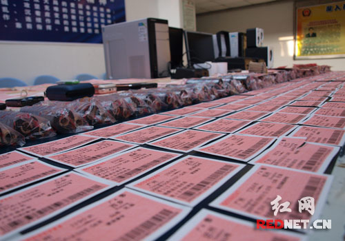 广铁警方捣毁一制假团伙 缴获假火车票逾六万