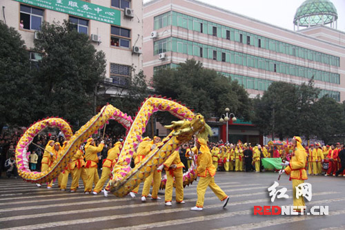 郴州资兴龙狮飞舞,锣鼓喧天闹元宵(组图)