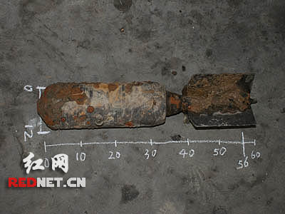 怀化挖沙船捞出一枚大炸弹 警方妥善处理除隐