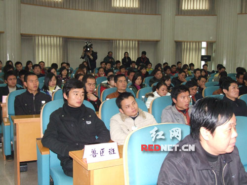 长沙百村百名大学生培养计划71人获专科文凭