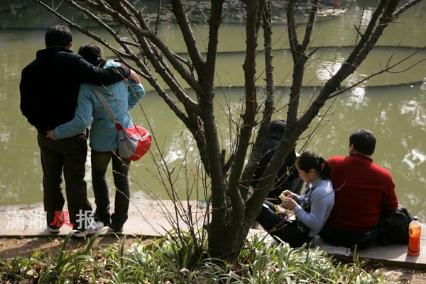 最美不过<em>女人花</em> 女人一起惩戒<em>男人</em>(组图)