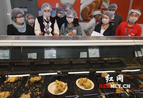 娄底沃尔玛开展3.15食品卫生安全知识宣传(组