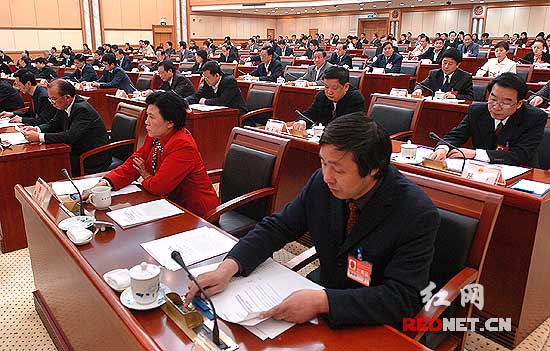 湖南省十一届人大常委会第七次会议闭幕(图)