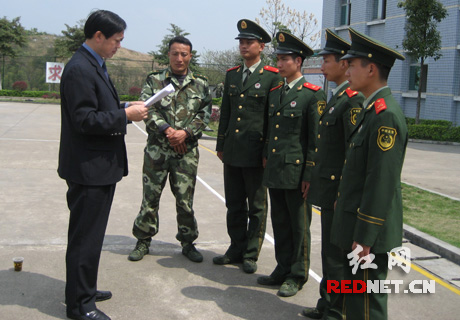 株洲驻所检察官联手武警打击牢头狱霸(图)