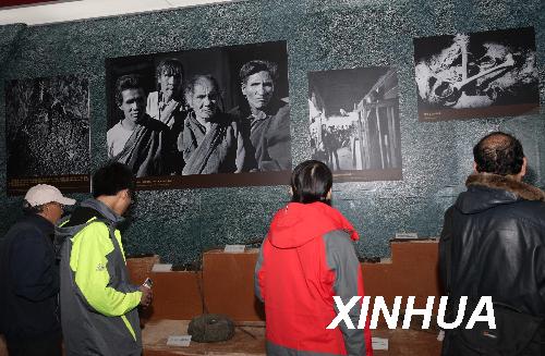 期待西藏明天更美好--西藏民主改革50年展览侧