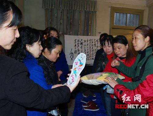 洪江区订单式家庭手工作坊促下岗妇女再就业(