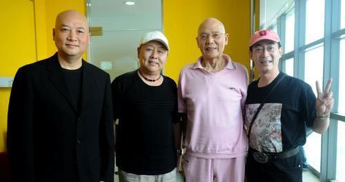 扮演者朱琳做客某网站