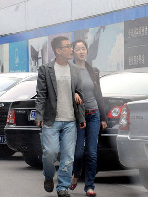 窦文涛逛家居店+\女友\示爱当街与其亲昵