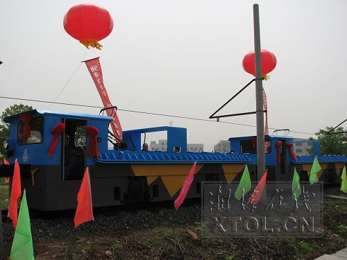 我国首台30吨交流变频调速架线式电机车湘潭