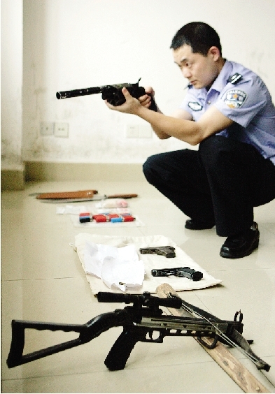 长沙警方扫黑:逮了他的团长灭了他的团