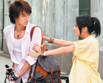 言承旭关颖被爆车中吵架 被人发现火速驶离