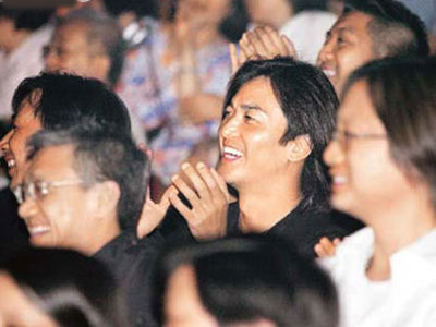 郑伊健梁咏琪分手后首度同场却无缘碰面(图)