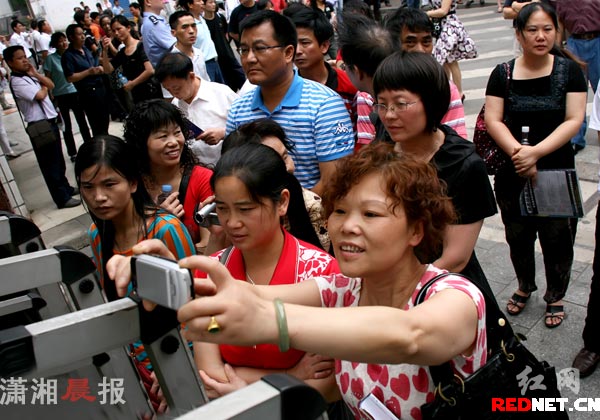 2014高考期间发生的感动的人和事图片_2014