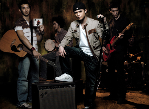 倾听歌者的心声--香港歌手侧田