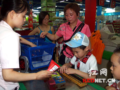 怀化洪江幼儿园小朋友走进超市学知识