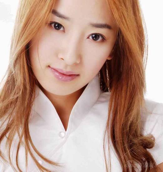 SARA旗袍造型亮相 展现江南婉约风范(图)