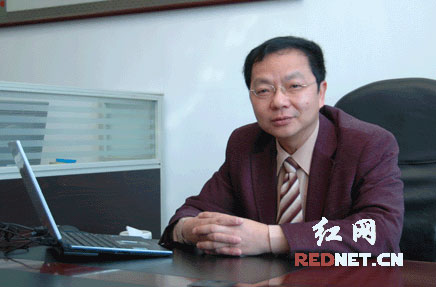 中南大学政治学与行政管理学院院长李建华教授