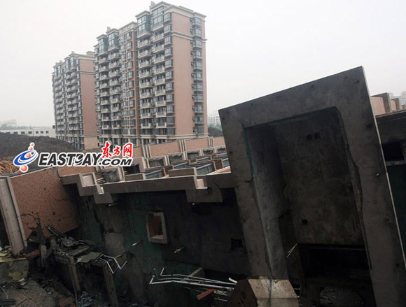 上海市闵行区在建13层楼房整体倒塌事故