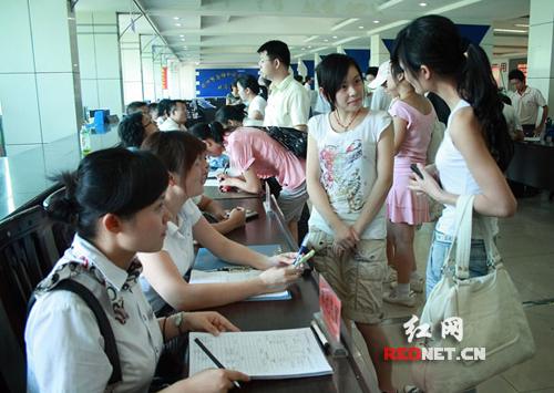 大学生暑假<em>兼职</em>热情高_<em>湖南</em>频道_红网