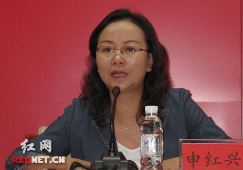 海东举行区情介绍会 <em>美女</em>部长<em>现场</em>唱花儿_中