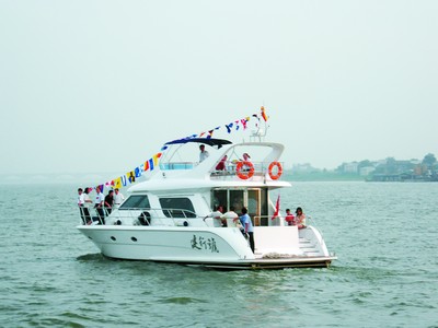 1st Private yacht of Hunan sails its virgin voyag