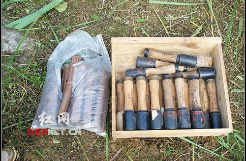 桑植县公安局集中销毁报废军用手榴弹、制式炸