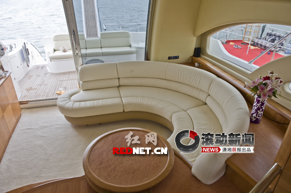长沙第一艘豪华游艇湘江首航 买价2000多万元