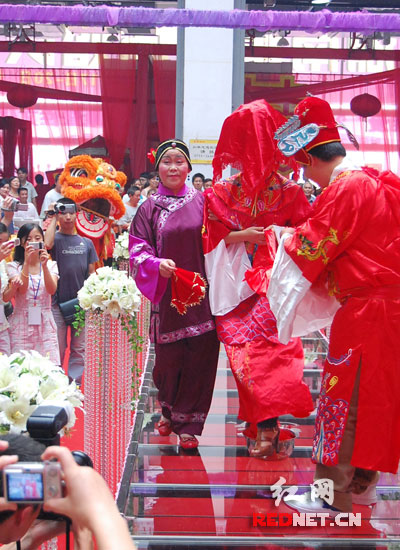 长沙婚博会带动产业一条龙 国庆催生婚纱照传