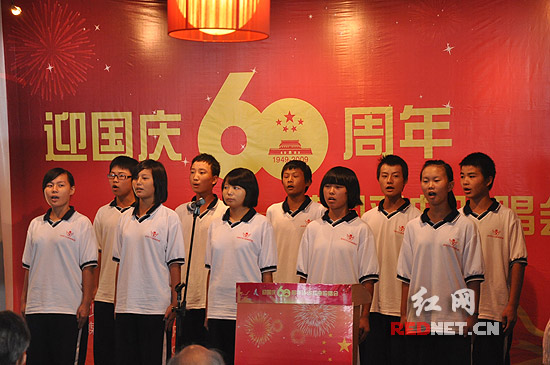 迎国庆60周年 岳麓诗词社举行戏曲吟唱会(图)