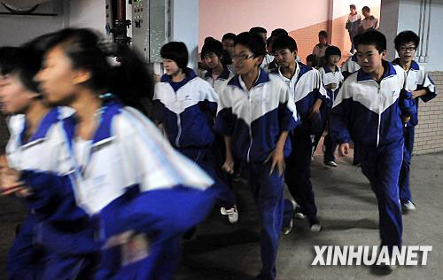 不忘国耻 警钟长鸣--全国各地拉响警报纪念九