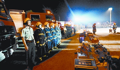 湖南消防总队进行跨区域消防演习