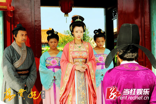 而前一次的大制作电影《画皮》只给了柳岩很短